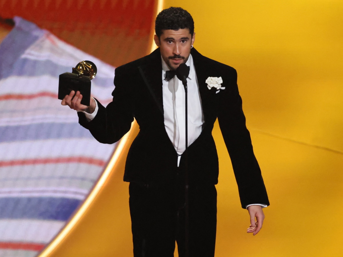 Grammys 2026: «ICE out, δεν είμαστε ζώα, είμαστε άνθρωποι και Αμερικανοί» – Το πολιτικό μήνυμα του Bad Bunny