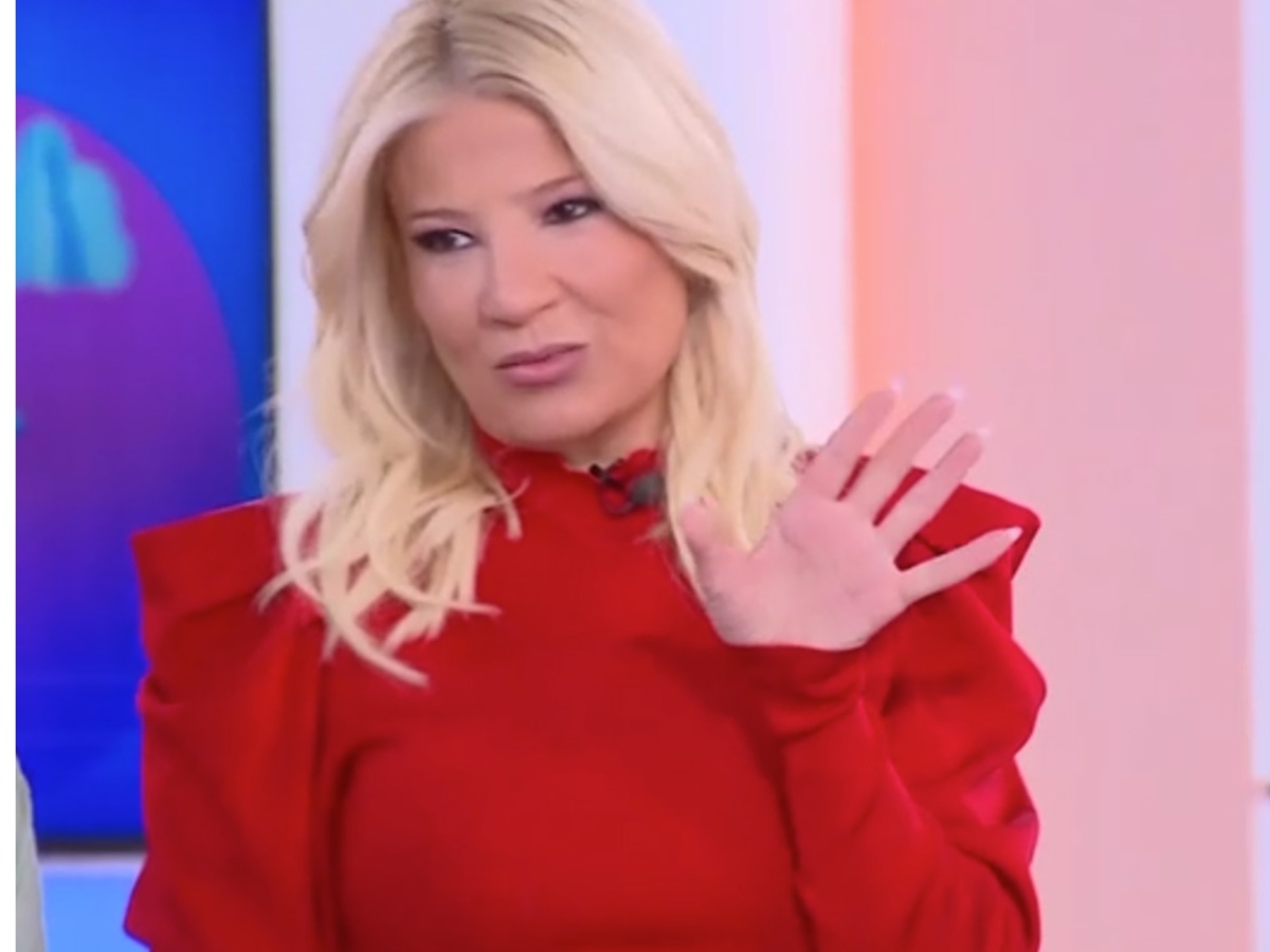 Φαίη Σκορδά για Μπραντ Πιτ: «Με τις μαϊμούδες δε θα ασχοληθούμε, εμείς θέλουμε το αυθεντικό»