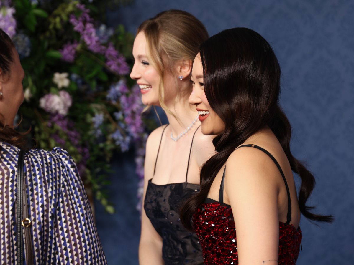 3+1 αρώματα που θα σε κάνουν να μυρίζεις σαν μια…Bridgerton!