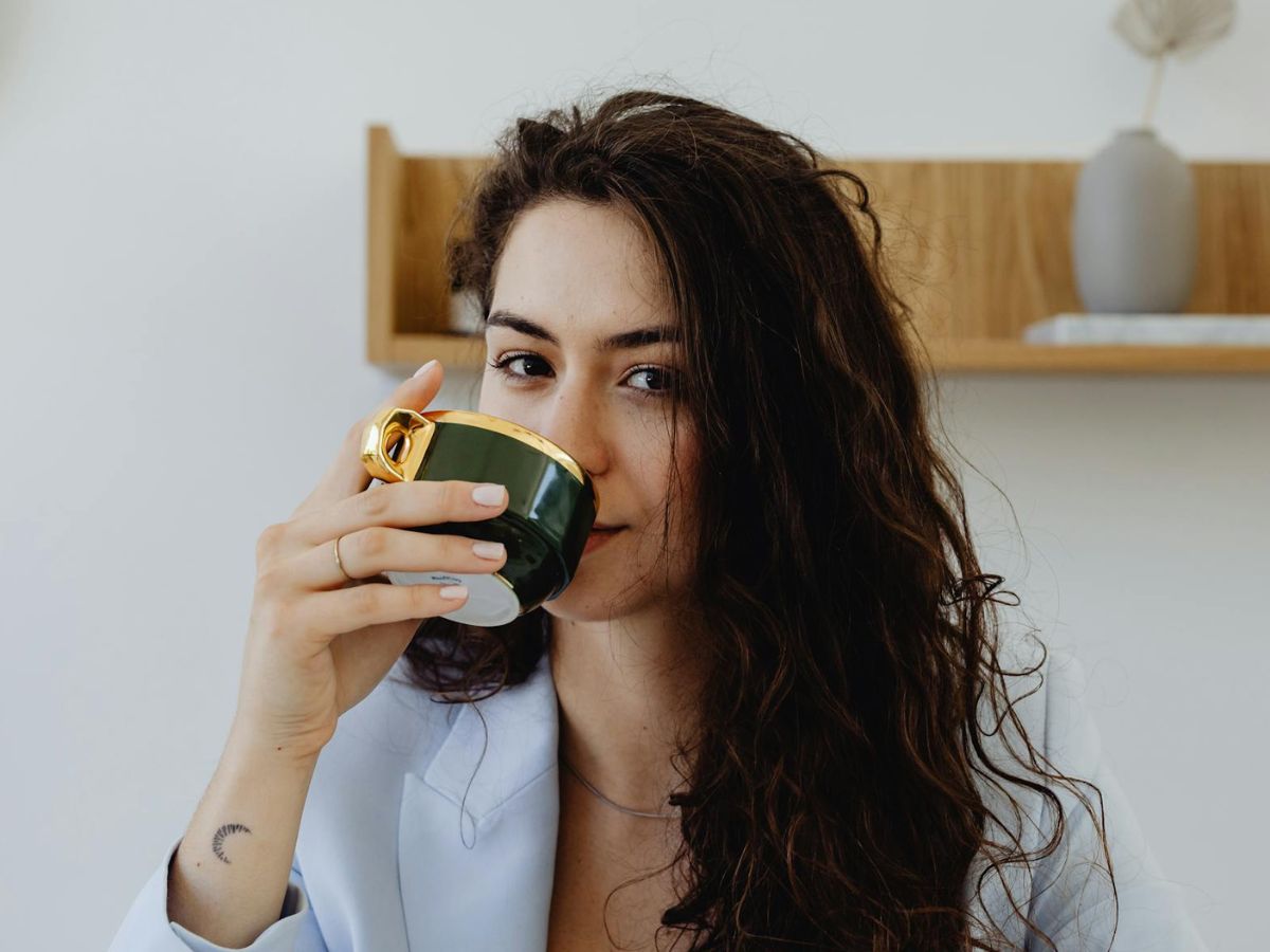 Ελαιόλαδο με λεμόνι: Πώς βοηθάει το σώμα σου ένα σφηνάκι από αυτό το combo πριν από τον ύπνο;