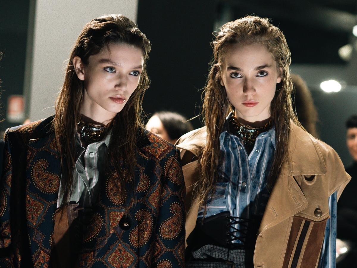 Εβδομάδα Μόδας Μιλάνο: Στο show του Etro τα μαλλιά είναι wet και το μακιγιάζ με 90’s vibes