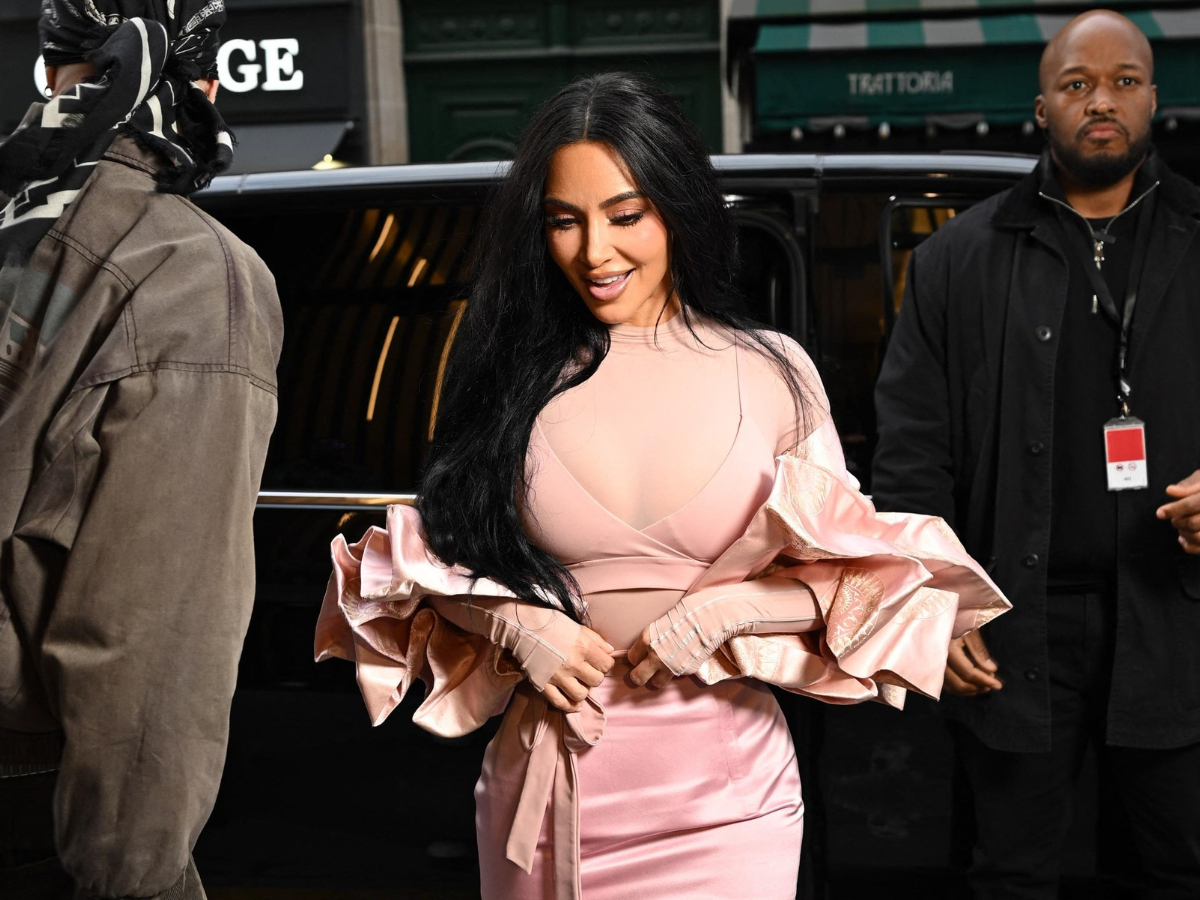 Kim Kardashian: Η ροζ εμφάνιση όλο νόημα μετά τις φήμες για σχέση με τον Lewis Hamilton