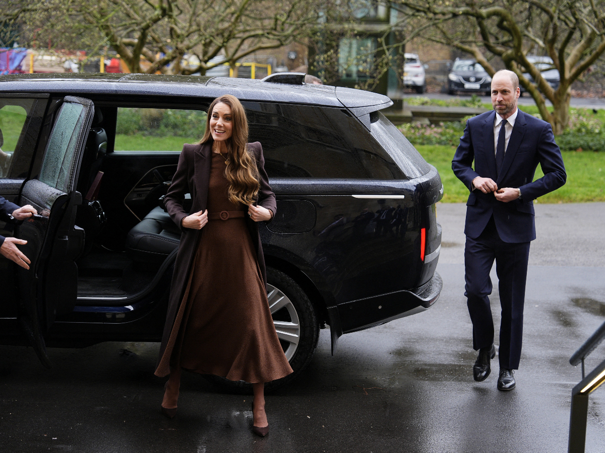 Εσύ ακόμα φοράς total black; Η Kate Middleton επιλέγει το χρώμα της σεζόν