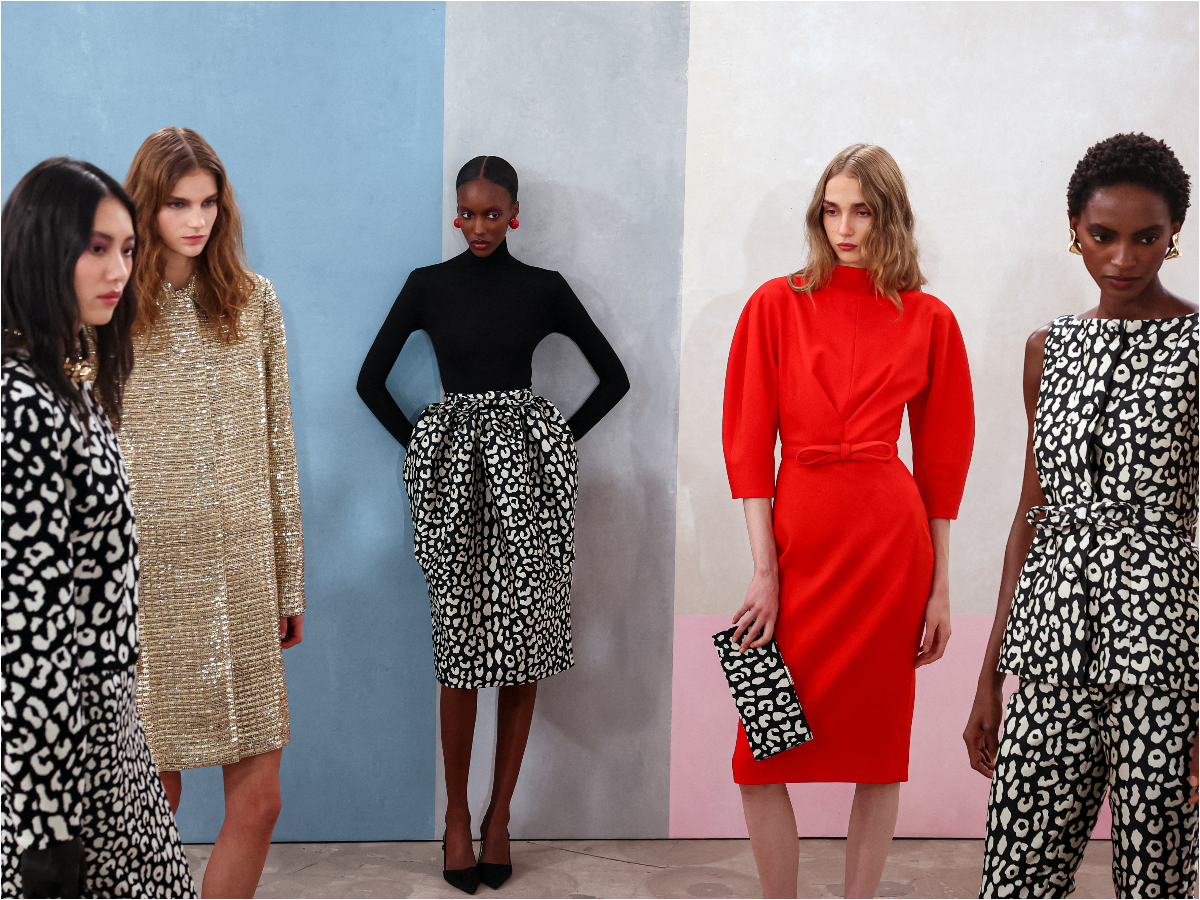 Carolina Herrera: Χρώμα, μοτίβα και ένα φινάλε γεμάτο νόημα στην ανοιξιάτικη συλλογή