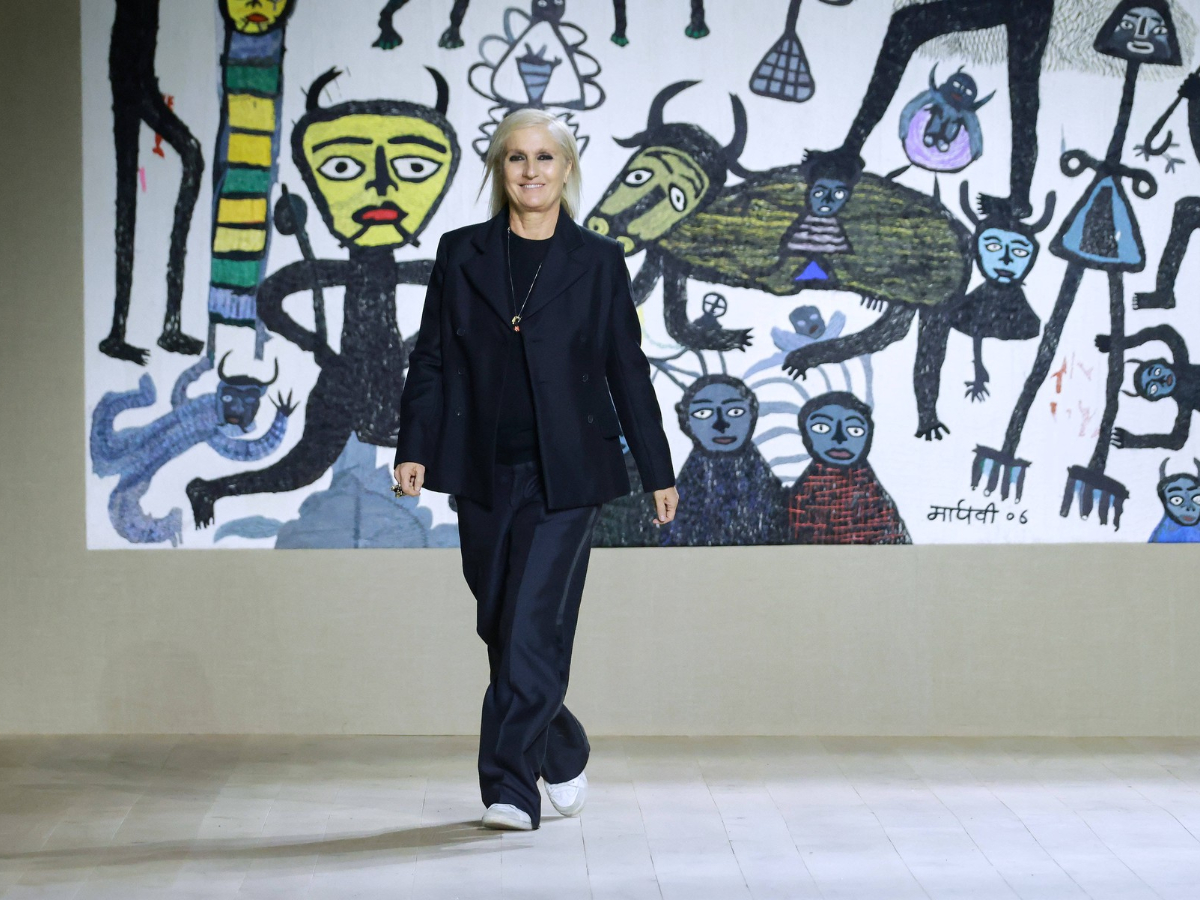 Maria Grazia Chiuri: Επιστρέφει στον οίκο Fendi μετά από 30 χρόνια και αύριο παρουσιάζει την πρώτη της collection