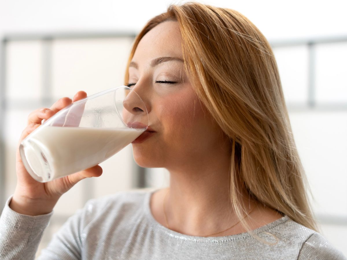 Φυτικό vs ζωικό γάλα: Έτσι θα επιλέξεις σωστά με βάση τις ανάγκες σου