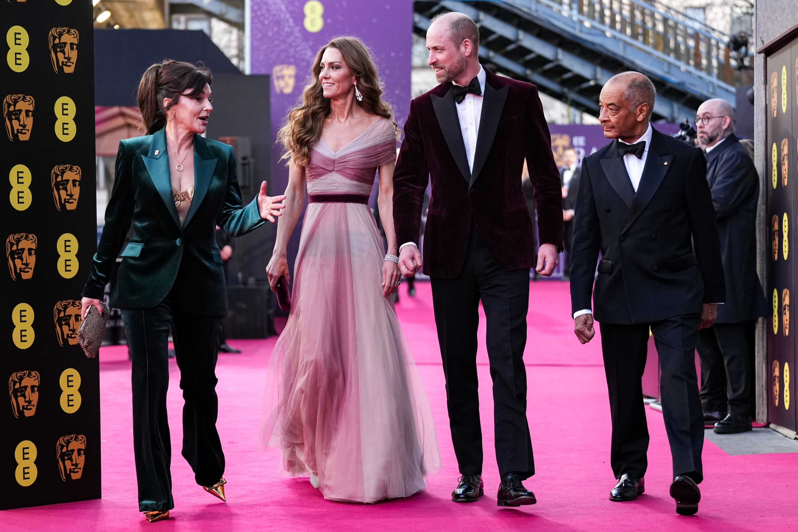 BAFTAs 2026: Τα red carpet looks που μαγνήτισαν τα φωτογραφικά φλας στο Royal Festival Hall