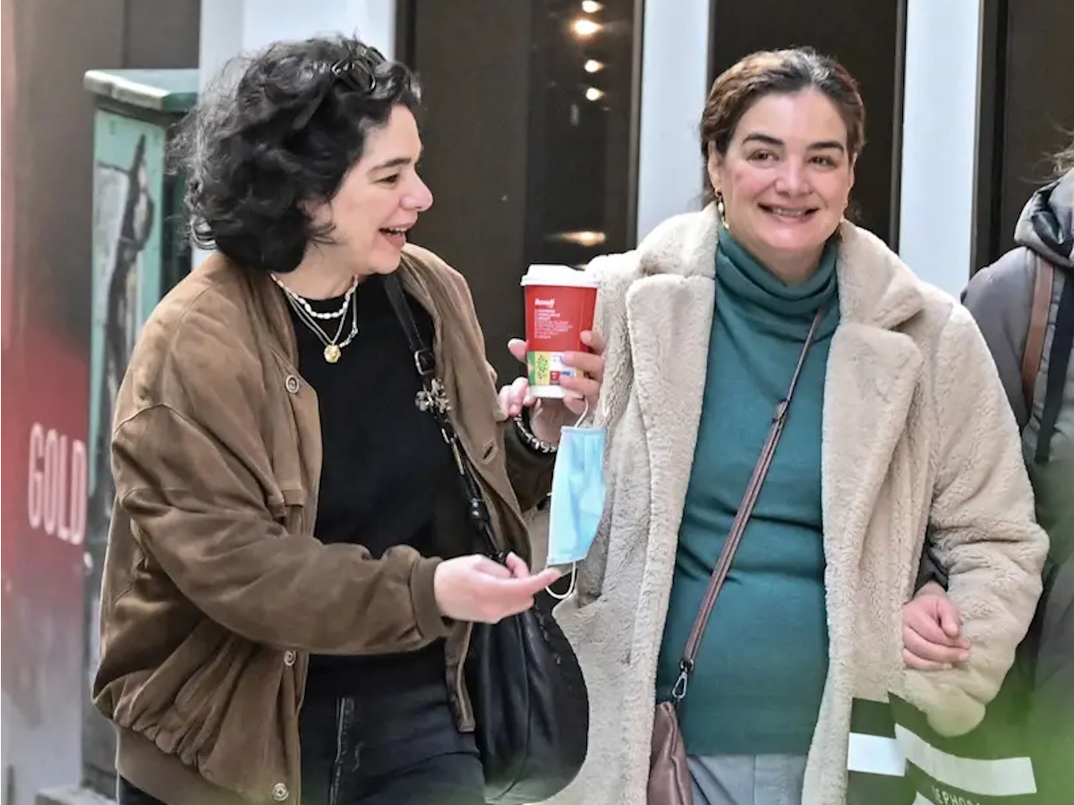 Γωγώ Μπρέμπου: Σπάνια δημόσια εμφάνιση με την αδελφή της, Χριστίνα Μπρέμπου – Φωτογραφίες