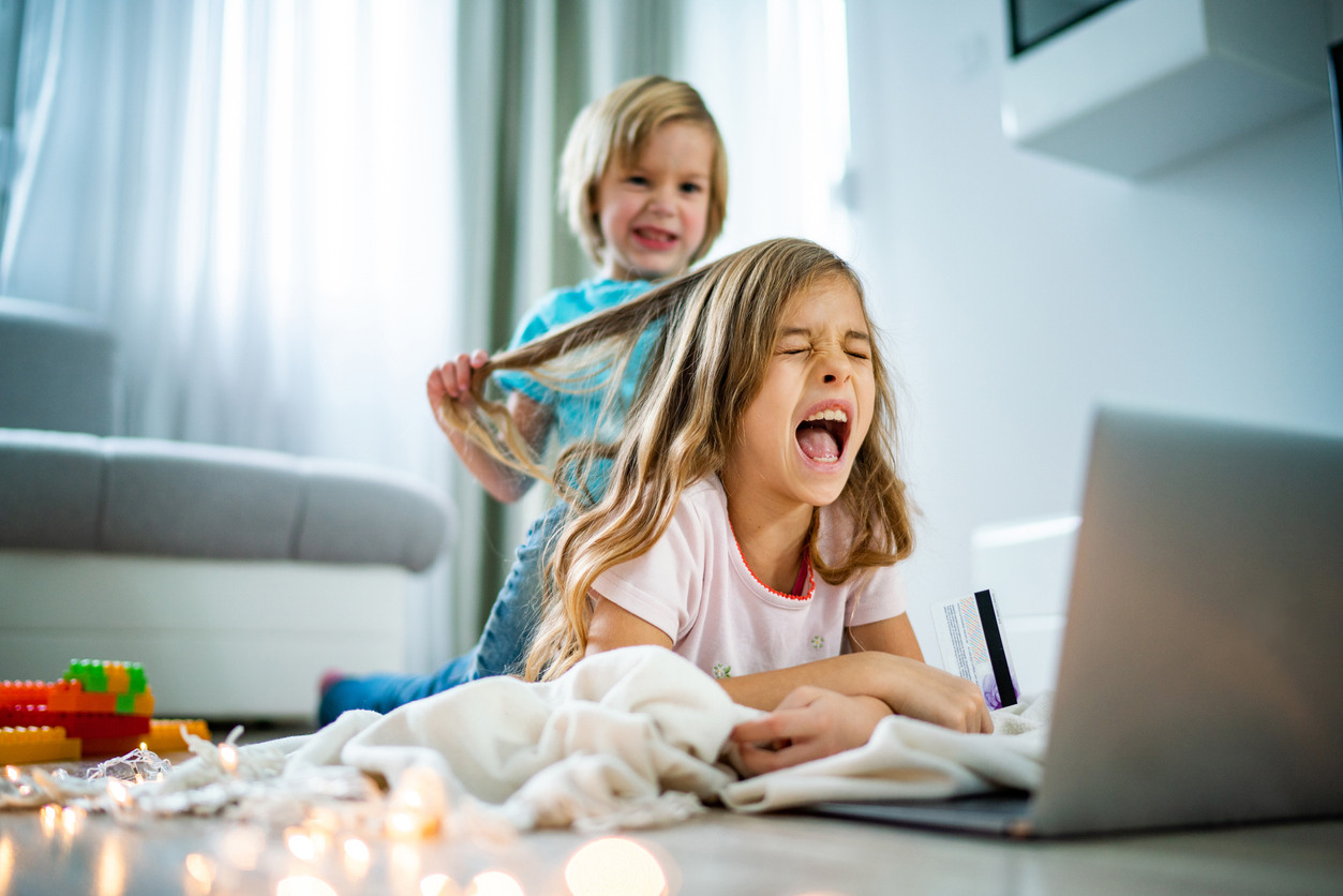 Τα αδέλφια τσακώνονται ή παλεύουν για δικαιοσύνη;