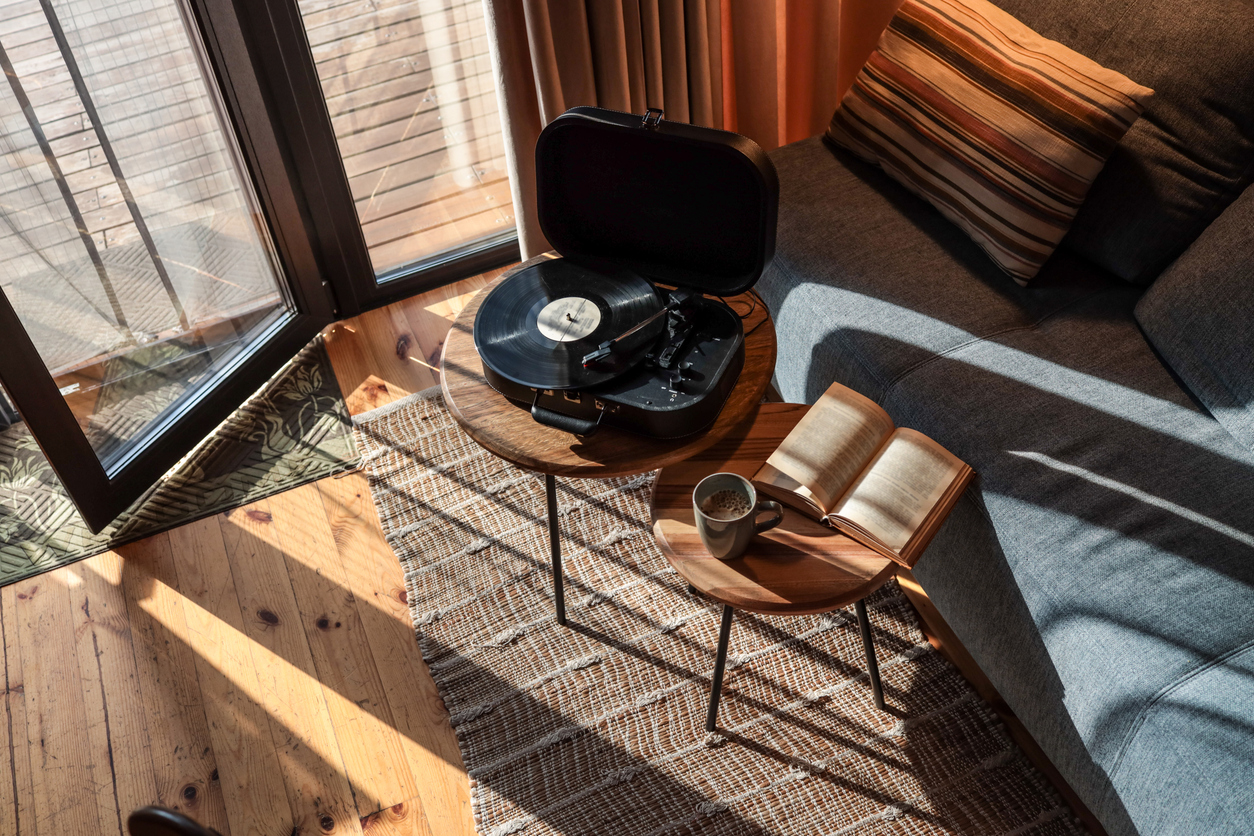 Analog Rooms: Η τάση του 2026 που βγάζει τις οθόνες από το σπίτι!