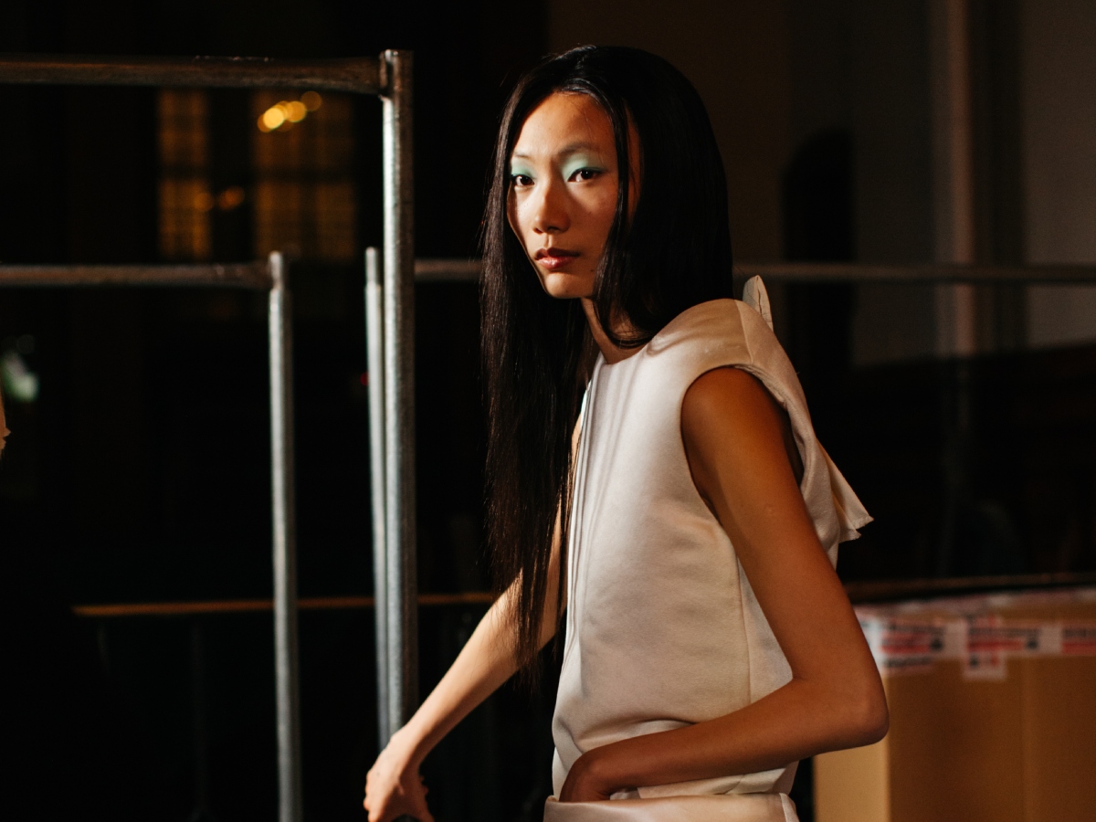 Marc Jacobs AW 2026: Το μακιγιάζ που είδαμε στο show αναβιώνει τα εμβληματικά ’90s