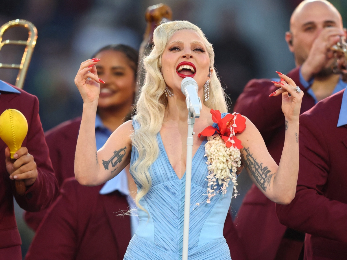 Η Lady Gaga στο Super Bowl half time show υιοθέτησε το απόλυτο Latin beauty look