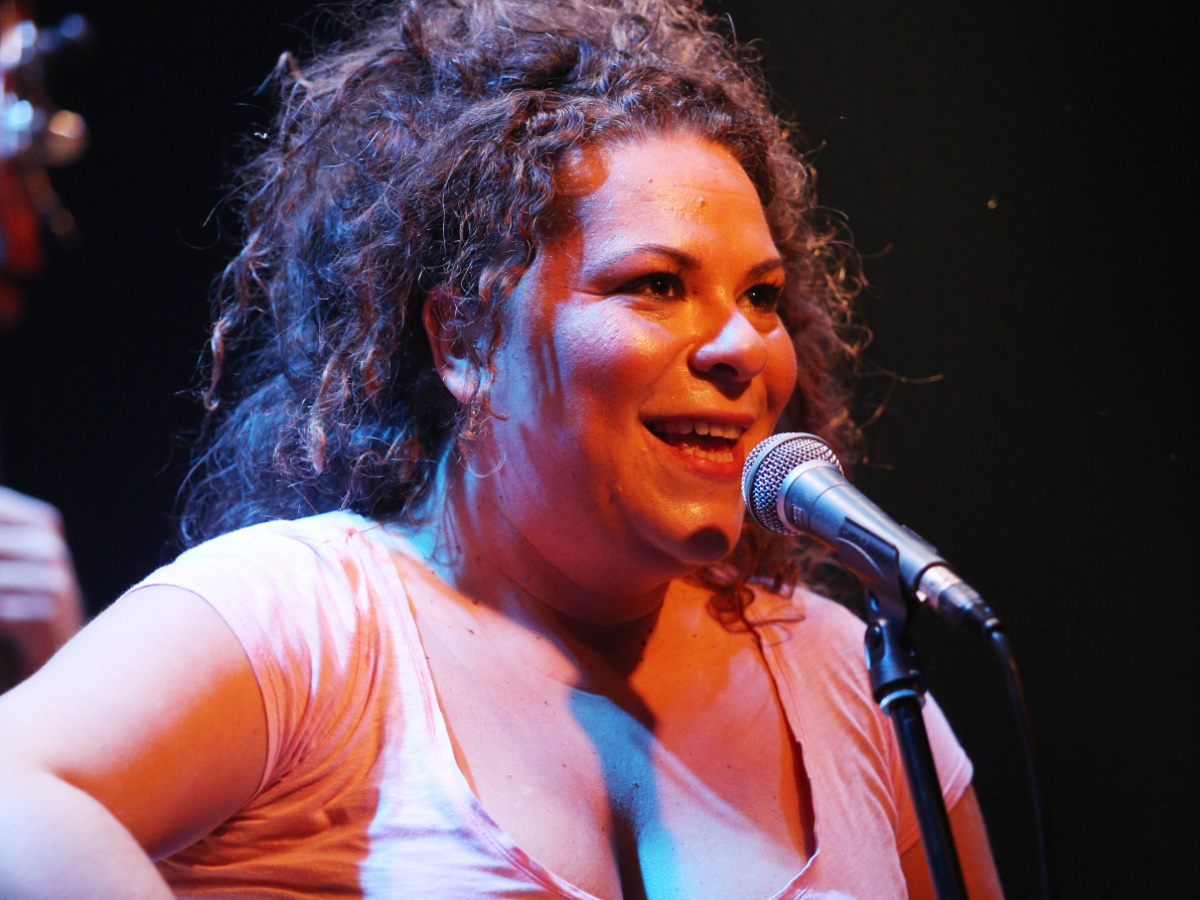 Ματούλα Ζαμάνη για το περιστατικό με την μπλούζα: «Γουστάρω που τη βγάζω, δικά μου είναι τα βυζιά»