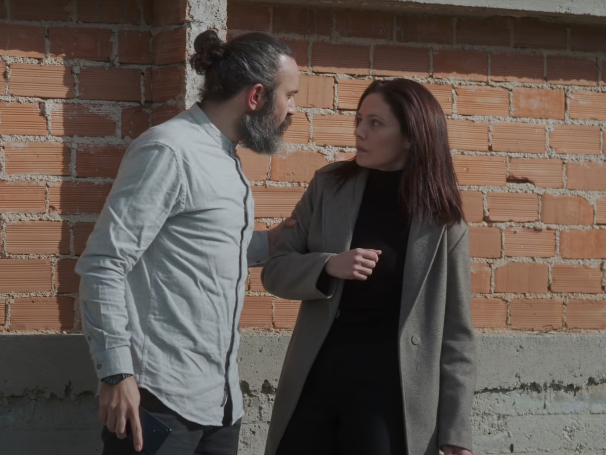 «Μια νύχτα μόνο»: Ο Οδυσσέας σώζει την Αρετή από τον εμμονικό φωτογράφο και οι δυο τους έρχονται και πάλι κοντά