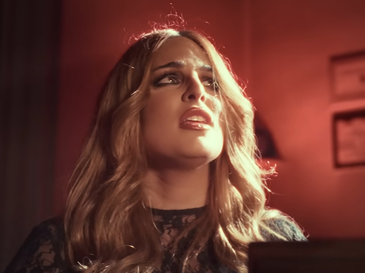 Η Εβελίνα Νικόλιζα διασκευάζει τη μεγάλη επιτυχία της Ελένης Πέτα, «Αυτό που ξέρω», 28 χρόνια μετά