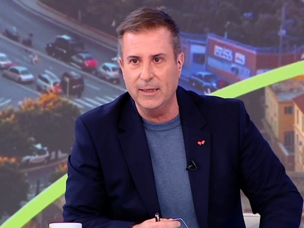 Ο Παναγιώτης Στάθης ανακοίνωσε με δάκρυα ότι πέθανε η μητέρα του και το έμαθε πριν ξεκινήσει την εκπομπή