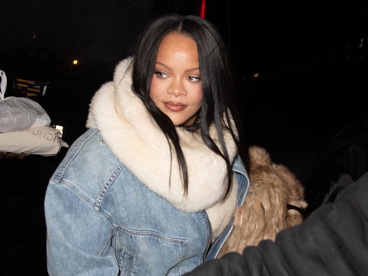 Η Rihanna συνδύασε δύο ανοιξιάτικα nail trends που αξίζει να δοκιμάσεις αν αγαπάς το minimal μανικιούρ