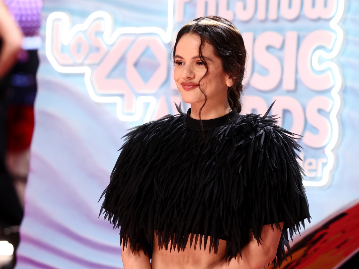 Rosalia: Το beauty look στην τελευταία της φωτογράφιση μας βάζει σε καλοκαιρινό mood