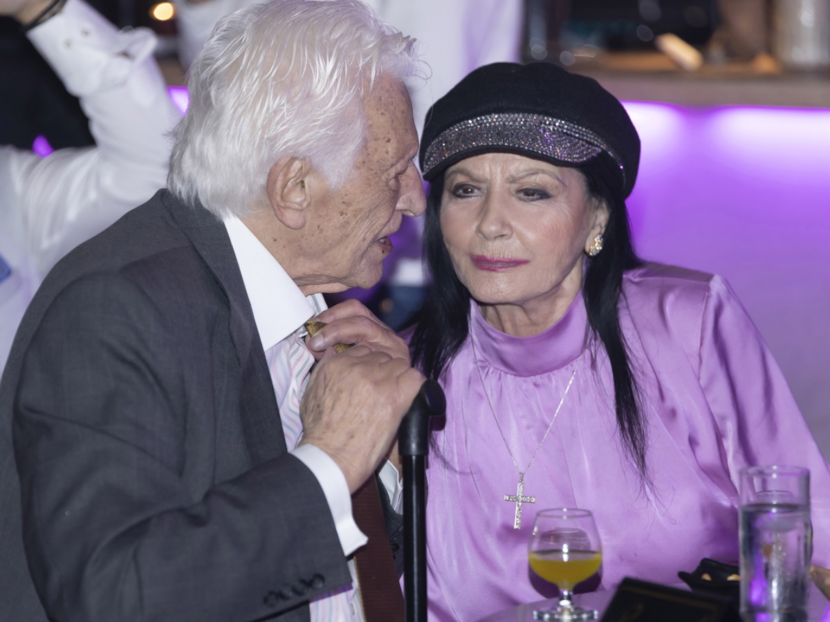 Ζωζώ Σαπουντζάκη: Συντετριμμένη από τον θάνατο του επί 28 χρόνια συντρόφου της – «Ήταν ένας μεγάλος έρωτας»