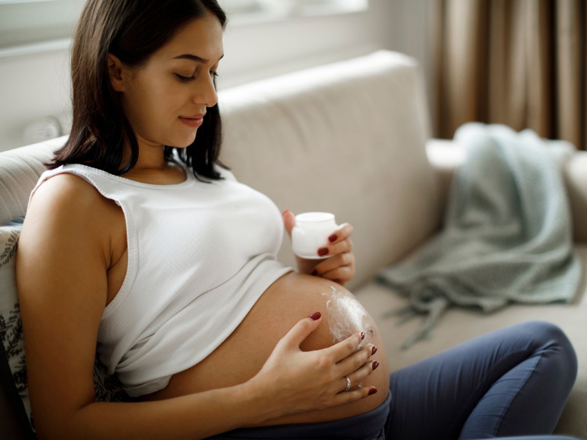 Τα skincare συστατικά που πρέπει να αποφεύγεις στην εγκυμοσύνη και με ποια μπορείς να τα αντικαταστήσεις