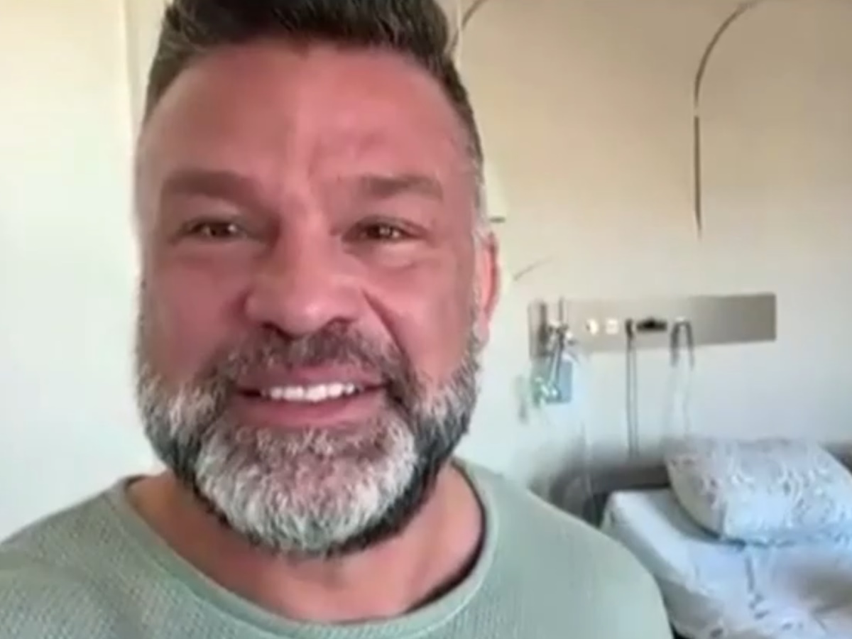 Ο Κώστας Σόμμερ μέσα από το νοσοκομείο: «Η πνευμονία θέλει προσοχή, εδώ και μια εβδομάδα είχα σημάδια που αγνοούσα»