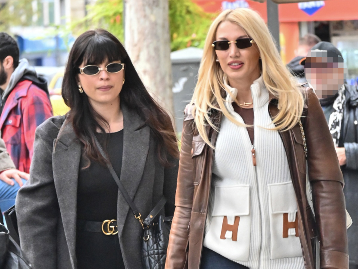 Κωνσταντίνα Σπυροπούλου: Σπάνια εμφάνιση με τη μικρότερη αδελφή της, Κατερίνα στο κέντρο της Αθήνας – Φωτογραφίες