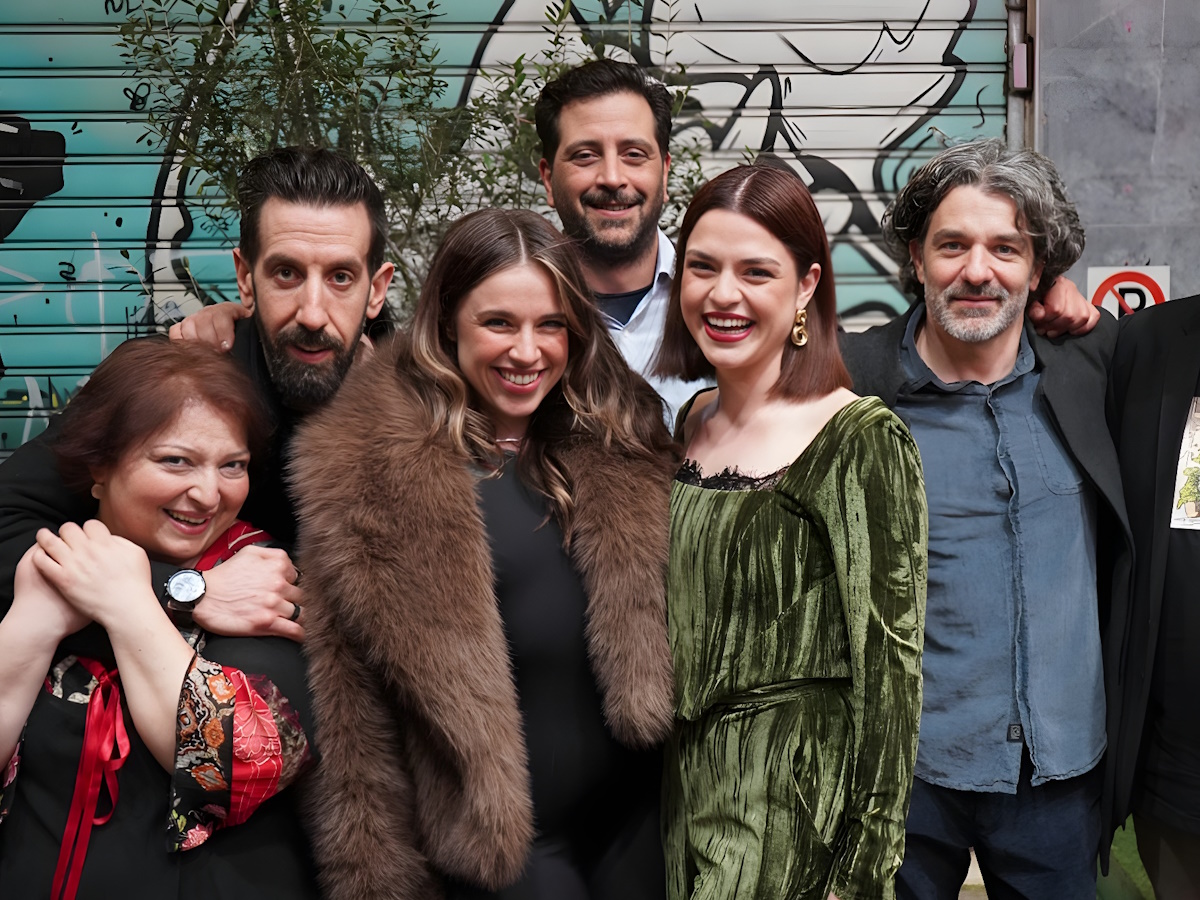 «Ας περιμένουν οι γυναίκες»: Ποιοι έδωσαν το παρών στην επίσημη πρεμιέρα της θεατρικής παράστασης