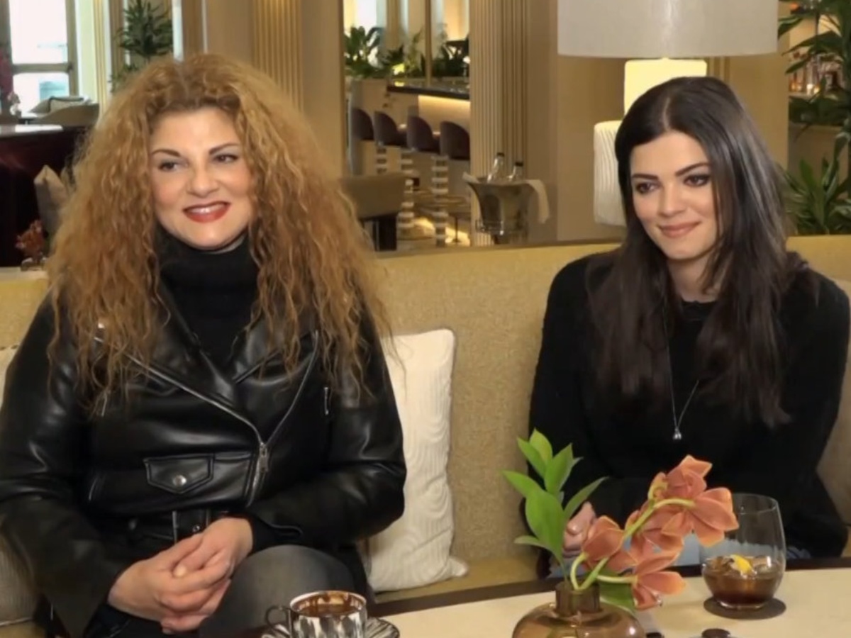Τάνια Τρύπη και Τζένη Καζάκου στην πρώτη τους κοινή τηλεοπτική συνέντευξη: Η θεατρική παράσταση και η σχέση τους