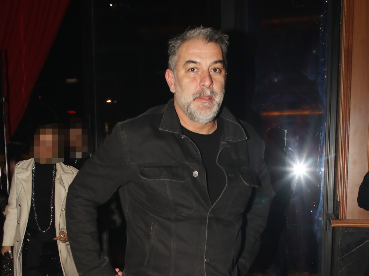 Βασίλης Μπισμπίκης: Χορεύει ζεϊμπέκικο με τον πρώην βουλευτή, Θάνο Μωραΐτη, δίπλα στην Δέσποινα Βανδή