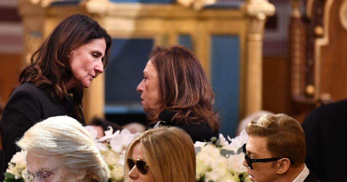 Κηδεία Μαρινέλλας: Σε κλίμα συγκίνησης το τελευταίο «αντίο» – Το TLIFE μέσα στη Μητρόπολη Αθηνών