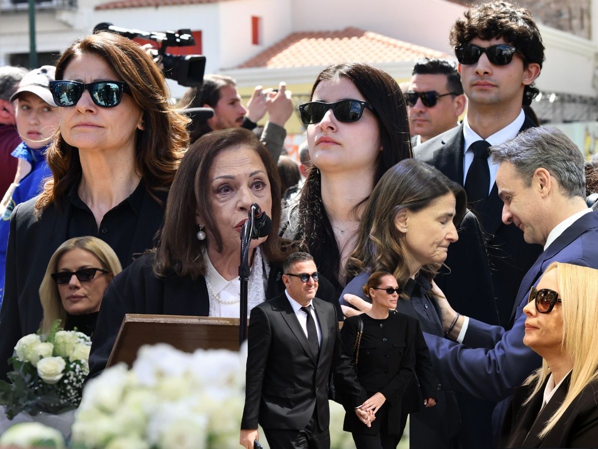 Το τελευταίο «χειροκρότημα» στη Μαρινέλλα: Όλα όσα έγιναν στην κηδεία της