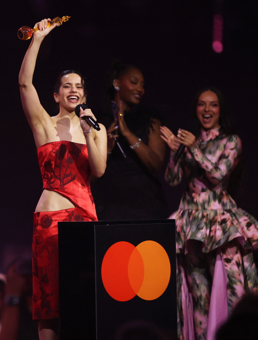 Brit Awards 2026: Αναλυτικά η λίστα των νικητών – Rosalia και Olivia Dean οι πρωταγωνίστριες της βραδιάς