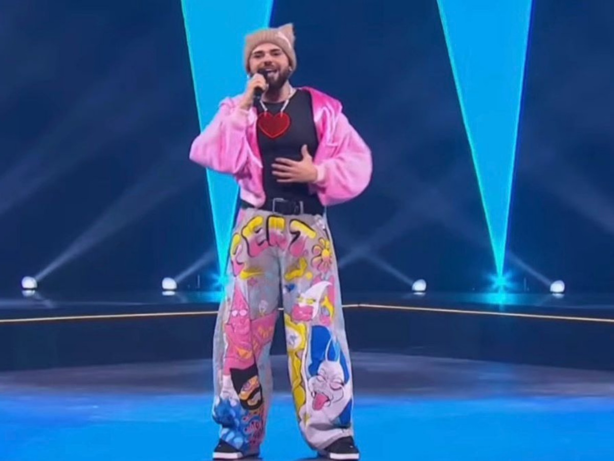 Eurovision 2026 – Akylas: Εμφανίστηκε στη σκηνή του εθνικού τελικού της Σερβίας με το «Ferto» – Βίντεο