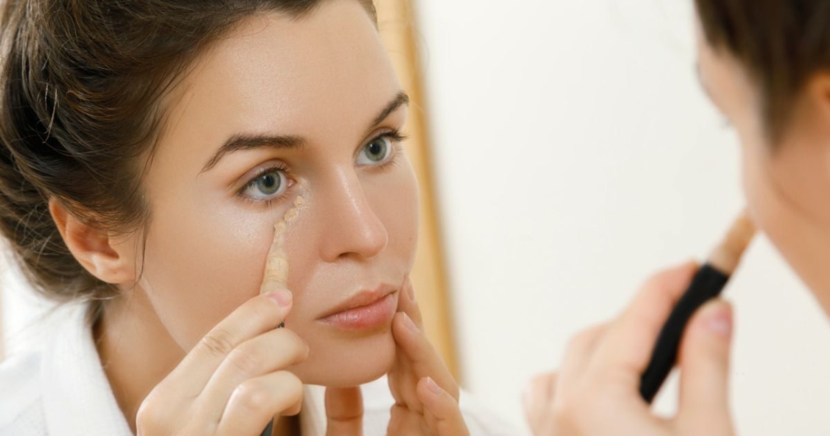 Concealer: 5 tricks για άψογη εφαρμογή και λιγότερο ορατές λεπτές γραμμές και ρυτίδες