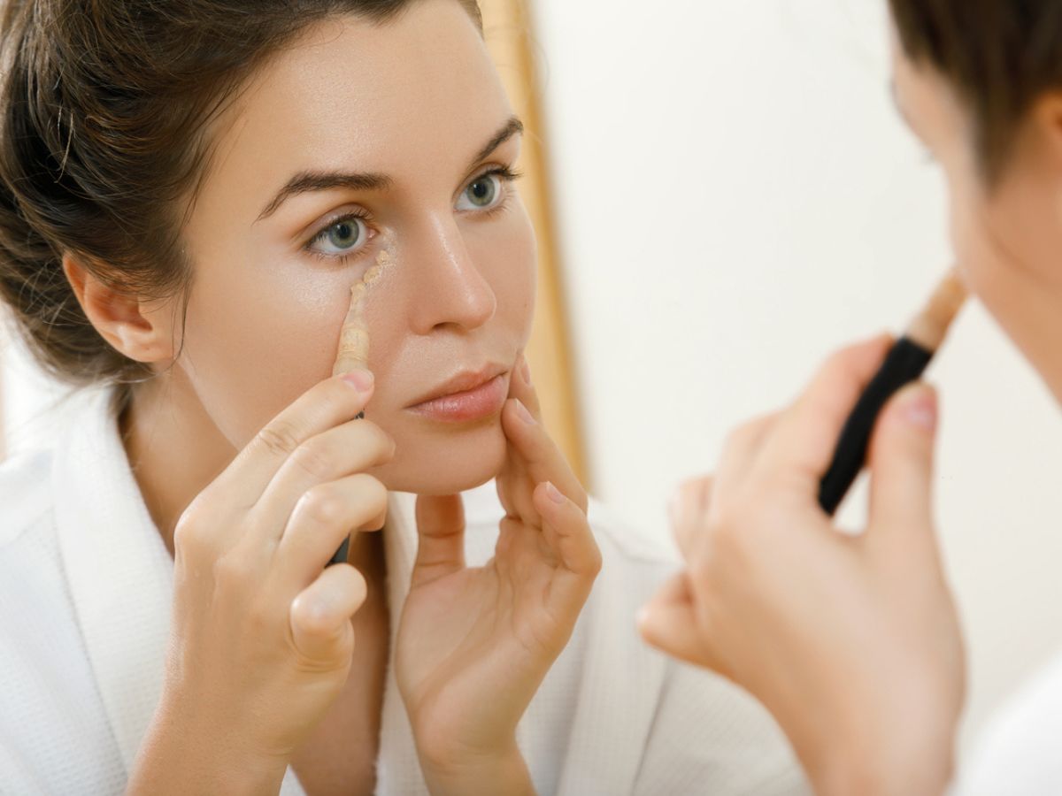 Concealer: 5 tricks για άψογη εφαρμογή και λιγότερο ορατές λεπτές γραμμές και ρυτίδες