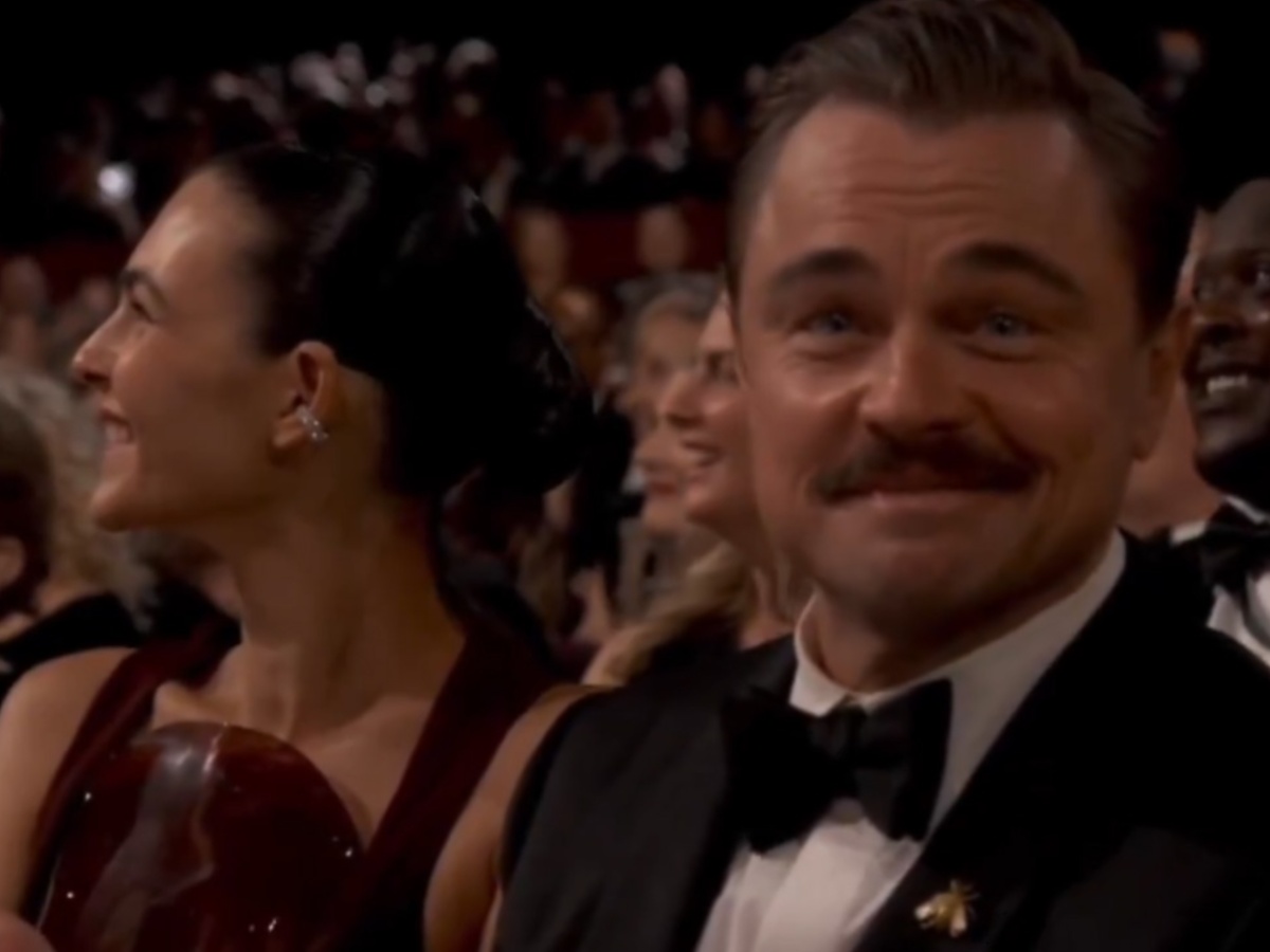 Όσκαρ 2026: Ο Λεονάρντο Ντι Κάπριο πήγε στην απονομή των βραβείων με την 27χρονη σύντροφό του – Τους «πρόδωσε» η κάμερα