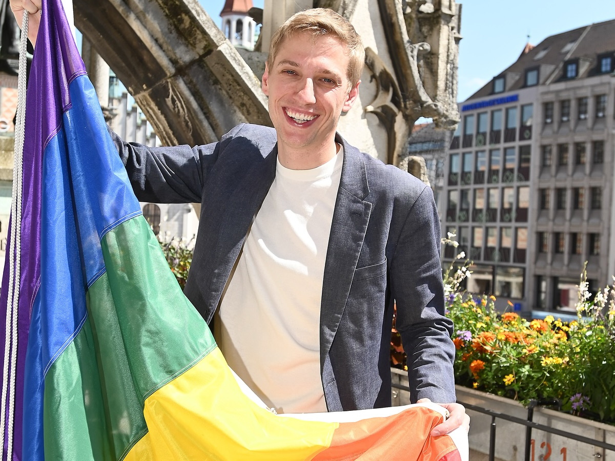 Dominik Krause: Ο πρώτος ανοιχτά γκέι δήμαρχος του Μονάχου – Ο 35χρονος φυσικός που σάρωσε στις εκλογές