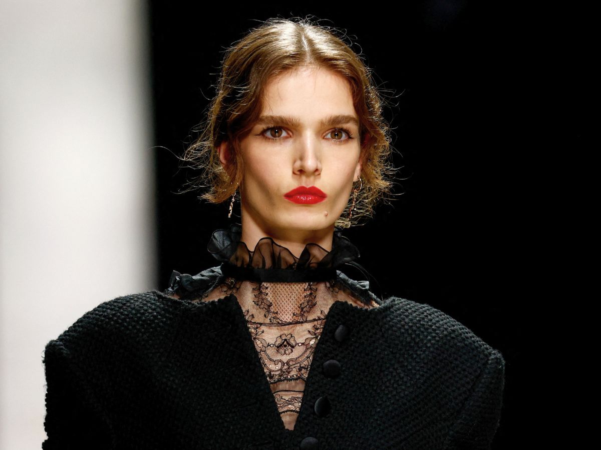 Τα red wine lips παραμένουν ανάμεσα στις κορυφαίες τάσεις – Kαι o οίκος Dolce & Gabbana το επιβεβαίωσε