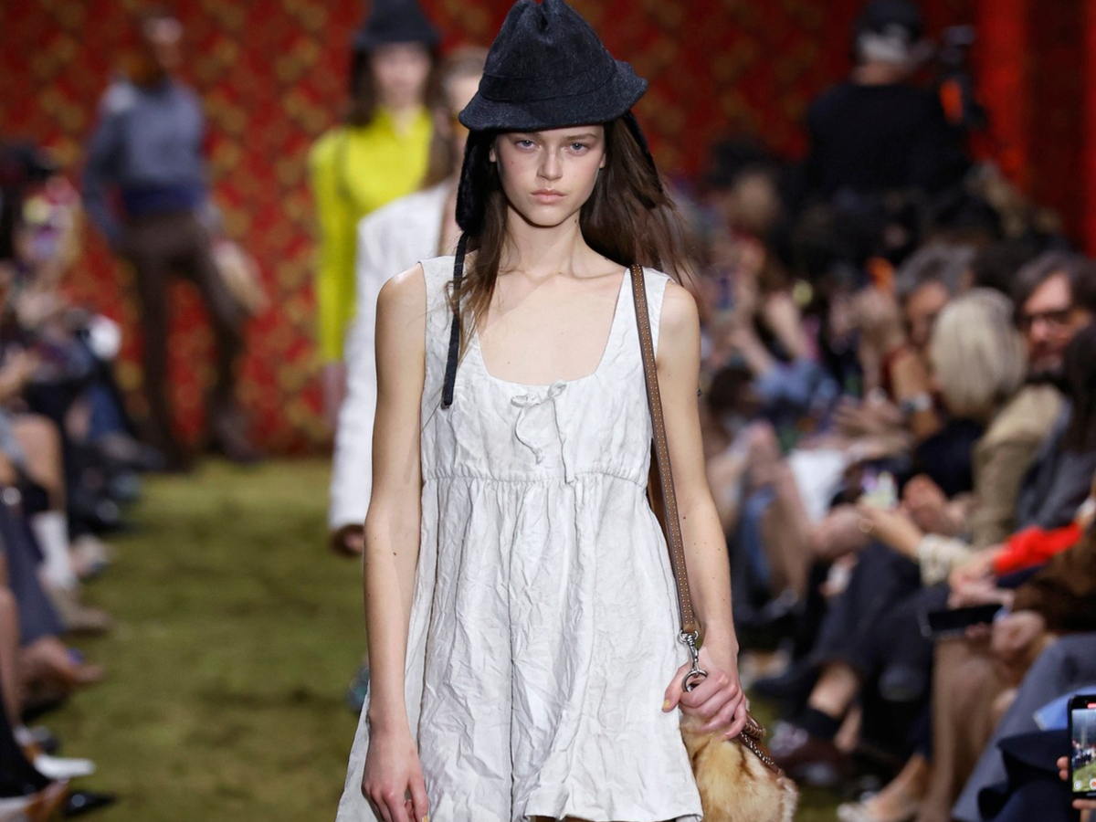 Η Miu Miu μπορεί να μετατρέψει και τα πιο «αμήχανα» κομμάτια σε τάση!