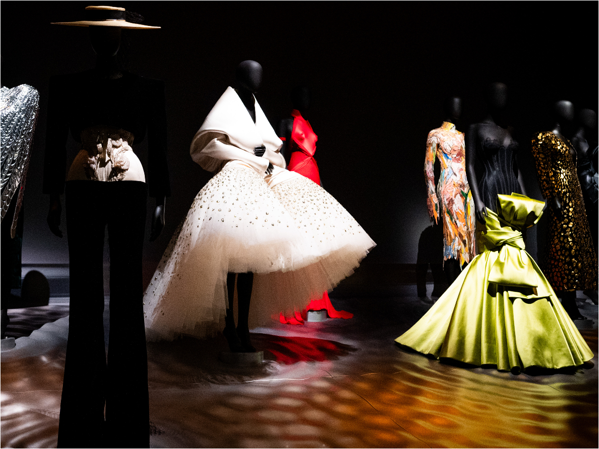 Schiaparelli: Η μόδα συνάντησε την τέχνη στα εγκαίνια της έκθεσης του οίκου