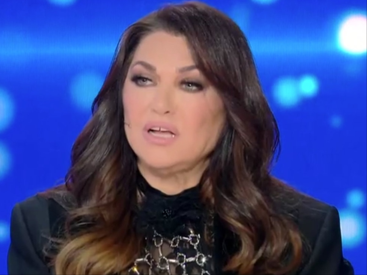 J2US – Καίτη Γαρμπή: «Αυτό το τραγούδι το λέω με τον Διονύση και λιώνουμε – Να το παίξετε ερωτευμένοι»