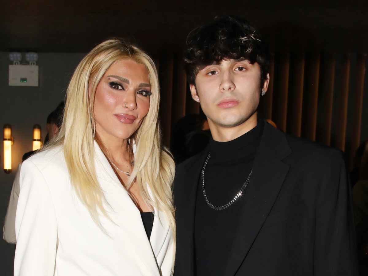 Αγγελική Ηλιάδη: Το βίντεο με τον 20χρονο γιο της, Μπάμπη Λαζαρίδη από το σπίτι τους – «Πολύ όμορφη γυναίκα η Ρία Ελληνίδου»