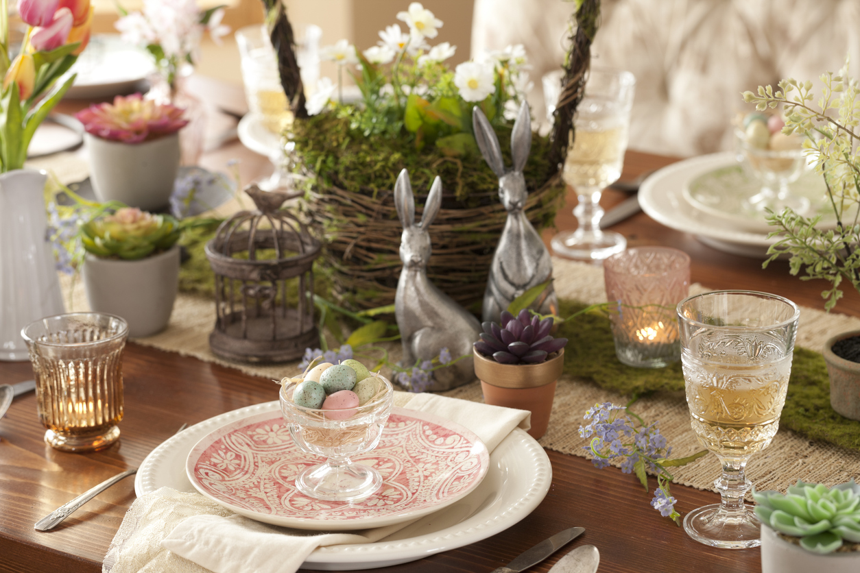 Το πασχαλινό τραπέζι αλλιώς: Ιδέες που κάνουν τη διαφορά χωρίς… υπερβολές!