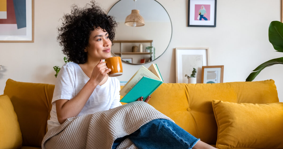 Το σπίτι σου, οι κανόνες σου: Αυτή η φιλοσοφία διακόσμησης σε ψήνει να μεταμορφώσεις τον χώρο σου από βιτρίνα σε καταφύγιο