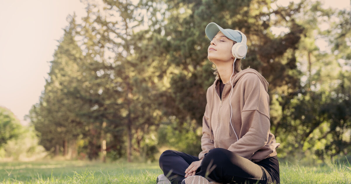 Λίγα λεπτά χωρίς «μαμά»: Γιατί τα χρειάζεσαι περισσότερο απ’ όσο νομίζεις