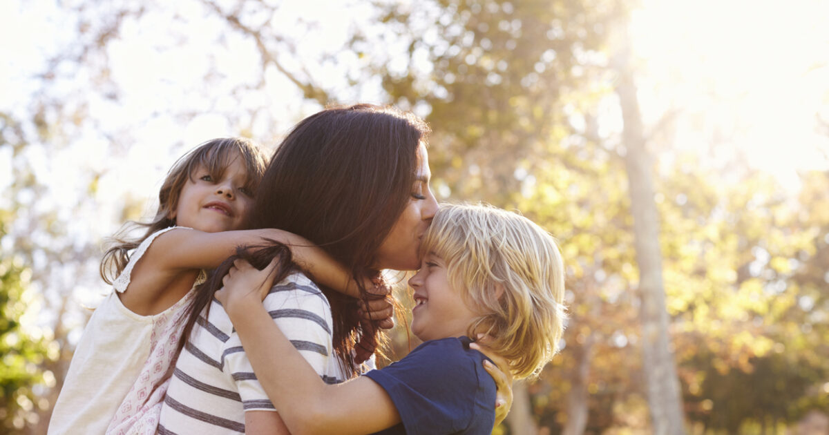 Μήπως κάνεις πολλά; Η νέα προσέγγιση στο μεγάλωμα των παιδιών