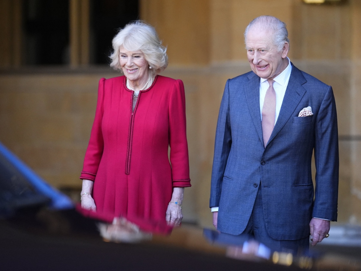 Βασιλιάς Κάρολος: Η άβολη στιγμή που δείχνει on camera να… αγνοεί την Καμίλα