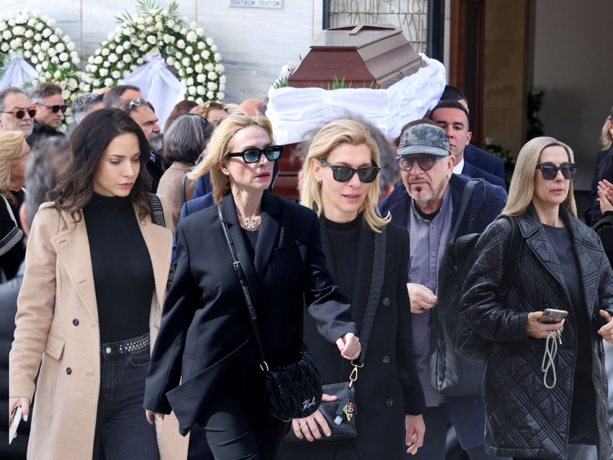 Κηδεία Θρασύβουλου Γιάτσιου: Πλήθος καλλιτεχνών στο τελευταίο αντίο στο Α’ Νεκροταφείο