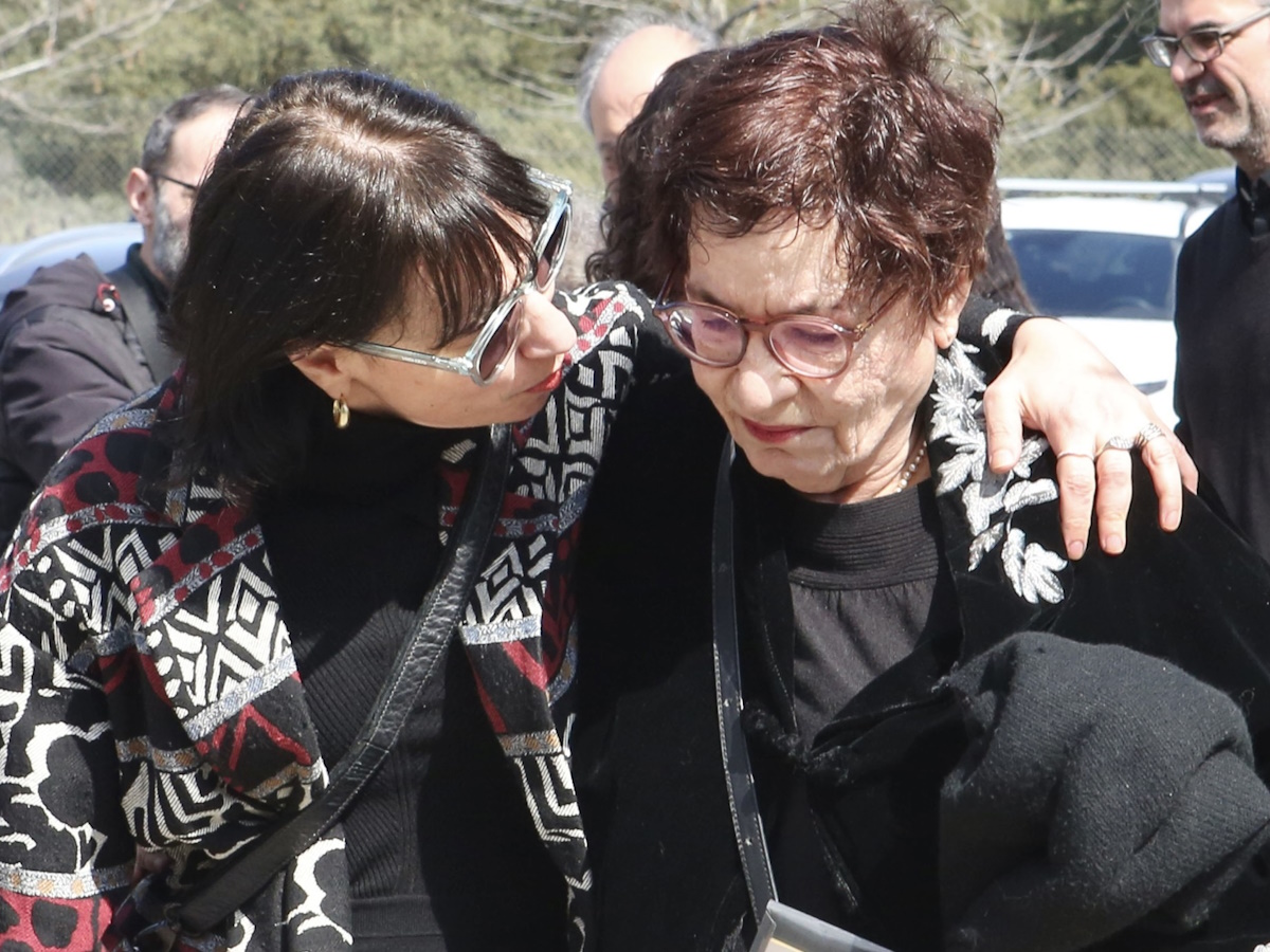 Χρήστος Βαλαβανίδης: Το τελευταίο «αντίο» στο Αποτεφρωτήριο Ριτσώνας – Συντετριμμένη η σύζυγός του