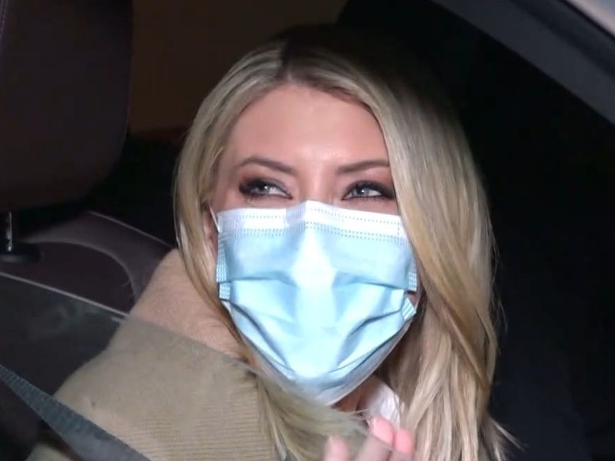 Σία Κοσιώνη: Η πρώτη αντίδραση στην κάμερα μετά τις φήμες για τα «σύννεφα» στη σχέση της με τον ΣΚΑΪ